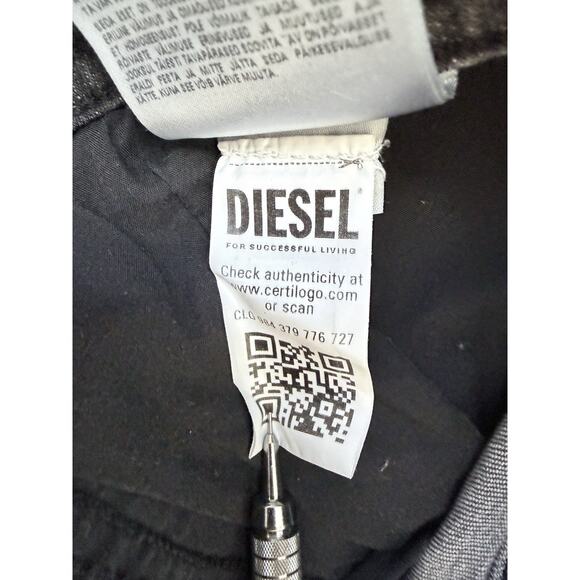 Diesel Jeans Mens Size 34x32 Black Denim Straight Slim Zip Fly Stretch Hipster - Picture 5 of 11